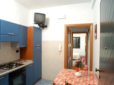 אתר קמפינג Happy Camp Mobile Homes In Thurium Villaggio מרינה די סיבארי