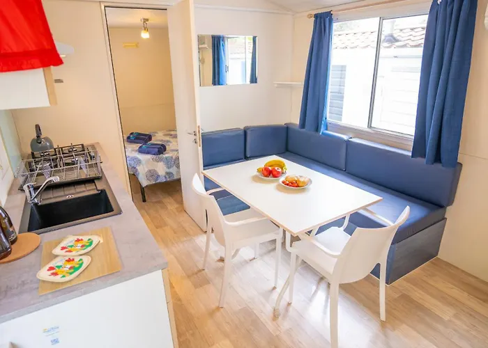 אתר קמפינג Happy Camp Mobile Homes In Thurium Villaggio מרינה די סיבארי