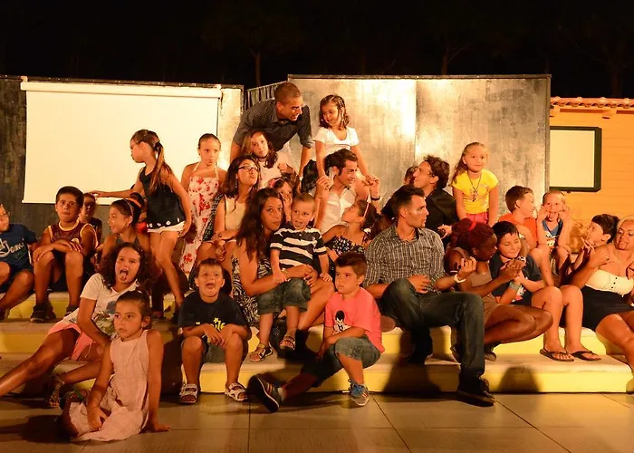 אתר קמפינג Happy Camp Mobile Homes In Thurium Villaggio מרינה די סיבארי