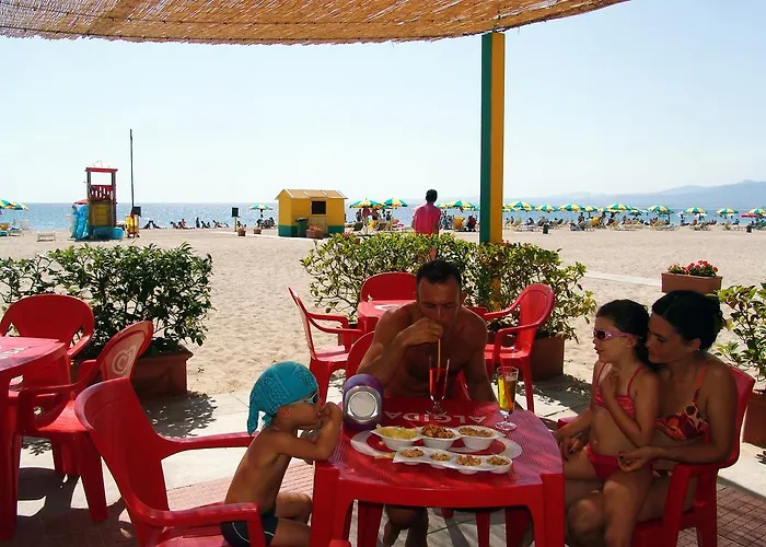 مكان تخييم Happy Camp Mobile Homes In Thurium Villaggio